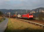 Die 189 062 mit einem leeren Autozug am 14.02.2015 unterwegs bei Rathen.