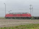 Bei Sauwetter am 17.03.2007. Eine Br 189 zieht bei Vechelde einen leeren Gterzug Richtung Braunschweig.