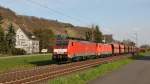 189 042-5 und Schwesterlok unterwegs Richtung Köln auf der linken Rheinstrecke. Aufgenommen am 09/04/2015 in Leutesdorf.