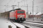 189 004 mit  Gz LKW Walther  bei der Durchfahrt im Bhf Lichtenfels 27.01.07