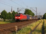 Die 189 001 mit einem KLV-Zug am 02.06.2012 unterwegs bei Thüngersheim.