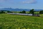 Der morgendliche M 79060 von Kufstein nach München HBF war am 01. Juli 2016 mit dem schwarzen Zebra 189 927 bespannt und konnte bei Haus dokumentiert werden. 