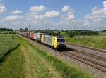 Die ES 64 F4-030 mit einem KLV-Zug am 18.06.2017 unterwegs bei Ramelsbach.