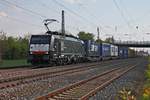 Mit einem KLV nach Rotterdam fuhr am 04.05.2016 die MRCE/Captrain ES 64 F4-094 (189 994-7) durch Müllheim (Baden) in Richtung Freiburg (Breisgau).