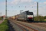 Durchfahrt am Abend des 04.05.2016 von MRCE/SBBCI ES 64 F4-112 (189 112-6)  SBB Cargo International  mit einem Containerzug nach Italien durch die Gleisanlagen von Müllheim (Baden) gen Schweizer Grenze.