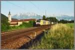 E189 905RT und E189 911 bringen im Juni 2005 beim Kloster Raisach einen Kombizug von Verona nach Mnchen.