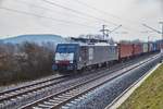 ES 64 F4-286 ist mit einen Containerzug in Richtung Norden unterwegs,gesehen am 15.03.2018 in Würzburg/Süd.