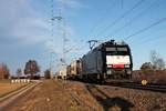 Am 22.12.2016 bespannte MRCE/SBBCI ES 64 F4-090 (189 990-5) einen Containerzug aus Rotterdam Waalhaven bei Müllheim (Baden) in Richtung Schweizer Grenze.