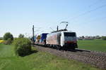 189 918 von Lokomotion zieht am 29. April 2018 einen mit LKW-Zugmaschinen beladenen Ganzzug durch Westerstetten Richtung Ulm.