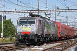 Lok 189 994-7  Novelis  durchfährt den Bahnhof Pratteln.