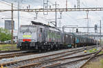 Lok 189 994-7  Novelis  durchfährt den Bahnhof Pratteln.