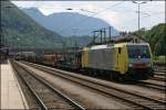 Die E189 915RT legt am 25.06.2007 mit einem leeren Autozug aus Italien nach eine Mittagspause in Kufstein ein.