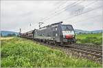ES 64 F4-208 (E189 208) ist am 10.06.2020 mit einen Kali bei Reilos in Richtung Bebra unterwegs.