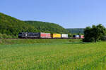 189 998 MRCE/TXL mit einem KLV-Zug bei Wernfeld Richtung Würzburg, 07.05.2020