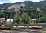 Das Wahrzeichen von Kufstein ist die Festung Kufstein auf dem Festungsberg unterhalb des Bahnhofes.