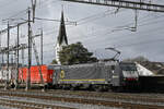 Lok 189 988-9 durchfährt am 11.02.2026 den Bahnhof Kaiseraugst.