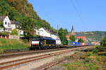 Deutschland
Lok 189 989 von SBBcargo zieht einem Container und Trailerzug in Oberwesel
24/7/2026