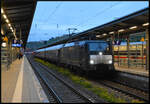 Beacon 189 804-8 (ES 64 F4 - 804) mit dem Sonderzug DZ 74202 Lyss - Meiningen am 21.10.2026 in W�rzburg Hbf.