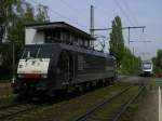 30 Minuten frher als erwartet fuhr die schwarze E 189 092/ES64F4
 City Nigth Line  in Bochum Nokia in Richtung und Zielbahnhof
Dortmund Hbf.Rechts im Bild RB 46 ABELLIO Rail Lint nach Gelsenkirchen. (03.05.2008)