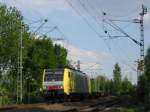 ES 64 F4-095 [189 995] mit einem Containerzug am Km 28,190 am 06.05.2008