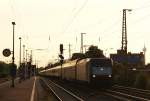 In der Abenddmmerung durchfhrt 189 092 mit ihrem CNL 301/313 den Bahnhof Dsseldorf Oberbilk am 21.06.2008