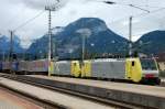 ES 64 F4-026 und ES 64 F4-023 ziehen eine schwere RoLa durch Wrgl Hbf Richtung Innsbruck.