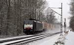 E 189 096 zieht am einen Zug des KLV am 17.01.2010 durch Prisdorf Richtung Sden.