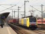 ES 64 F4-030 und ES 64 F4-004 ziehen am 20.03.10 einen Containerzug aus MOR durch Trudering Richtung Brenner.