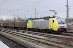 189 915-2 wartet mit ihrem Ganzzug Schiebewandwagen in Magdeburg Hbf auf die Weiterfahrt in Richtung Magdeburg-Neustadt. Fotografiert am 10.04.2010. 