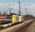 Nachschuss auf die ES 64 F4-030 (vorne) und ES 64 F4-004 (hinten) bei ihrer Durchfahrt mit einem Containerzug durch Trudering Richtung Rosenheim am 20.03.10.