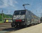 189 932 (ES 64 F4-032) verlsst mit ihrem EC den Bahnhof Kufstein.