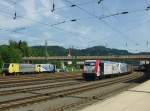 Groes Baureihen-Treffen in Kufstein: whrend links 189 902(ES 64 F4-002) mit Lomo 139 310-7 abgestellt sind, warten 185 664-0 und 185 663-2 auf weiterfahrt. Zustzlich kommt 189 932 (ES 64 F4-032) gerade mit einem EC an. Aufgenommen am 13.07.2010.