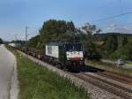 Die ES 64 F4-150 am 11.09.2010 mit einem Containerzug unterwegs bei Vilshofen. 