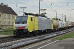 189 927 fhrt durch den Bahnhof Augsburg-Oberhausen am 19.05.2010 