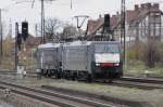 Auf den Weg zu Ihren bereitgestellten Zug, durchfahren 189 207 und 189 201 von CTL-Logistic, den Bahnsteigbereich des Bhf.