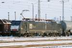 ES 64 F4-284 schleicht mit Kesselwagen am 03.12.2010 durch Angermnde