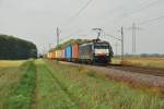 ES 64 F4 210 (CTL) mit Kistenzug in Ahrensdorf am 05/10/2010.