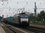 ES64 F4 - 083 mit einem Containerzug bei der Durchfahrt in Mnchen-Heimeranplatz, 14.08.2010