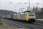 Die 189 914RT mit der 186 105-3 von Railpool und einem Ewals-Zug am Haken rollt durch Kln-West. Aufgenommen am 07/01/2011.