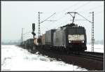 ES 64 F4 - 156 mit Containerzug am kalten 31.01.11 durch Mangolding gen Plattling.