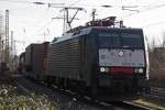 MRCE Dispolok ES 64 F4-156 (E 189-156) zieht am 9.2.11 einen Containerzug durch Ratingen-Lintorf.Leider hab ich es nicht mehr auf die andere Seite geschaft,da die Schranken leider schon geschlossen