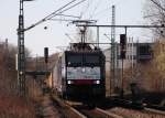 189-206 mit einem Gterzug Richtung Koblenz bei der Durchfahrt in Bonn-Oberkassel, 19.3.11