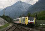 189 988 mit EC 80 am 23.05.2010 in Brixlegg. (Standpunkt: Sdliches Bahnsteigende des Bahnhofs Brixlegg)