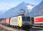 189 901 mit dem 43128 bei der Durchfahrt in Brixlegg am 24.3.2011