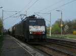 ES 64 F4-207 (189 207) von CTL Logistics durchfhrt am 11.04.11 mit einem Kesselzug L-Rckmarsdorf Richtung Grokorbetha.