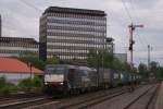 ERS ES 64 F4-208 mit einem Containerzug in Dsseldorf-Rath am 28.05.2011