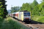 Dispolok ES64F4-008 mit einem Autoreisezug bei Unkel in Richtung Sden. Aufgenommen am 03/06/2011.