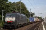 MRCE Dispolok ES 64 F4-213 (i.E. fr ERS Railways) zieht am 24.8.11 einen Containerzug durch Bonn-Beuel.