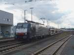 ES 64 F4-082 zieht den Ford Autozug am 22.09.2011 durch Kaiserslautern Hbf  