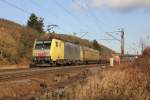 189 909 (ES 64 F4-009) mit H-Wagenzug fr TX Logistik in Fahrtrichtung Sden (Ziel: Italien). Aufgenommen am 15.01.2012 bei Mecklar.